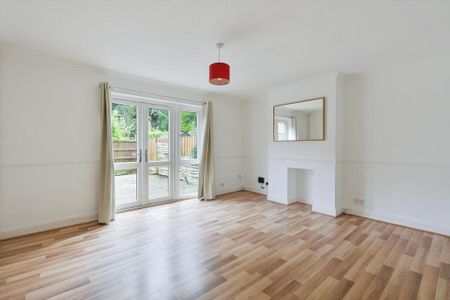 3 bedroom maisonette to rent - Photo 2