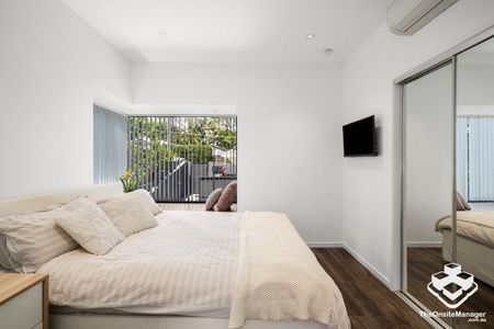 Stylish 1-Bedroom Apartment âFully Furnished with Private Access - Photo 2