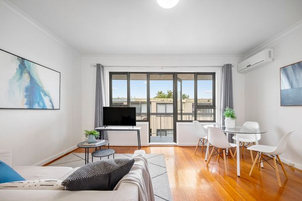 Unit 8/17 Burnett Street, St Kilda. - Photo 1