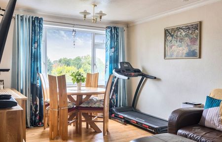 Rosebank, Epsom, Surrey, KT18 7RZ - Photo 4