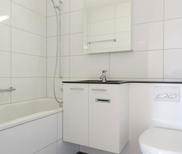 Grosszügige, moderne und helle Wohnung in Regensdorf - Photo 4