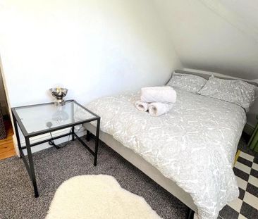 3 bedroom flat to rent - Photo 3