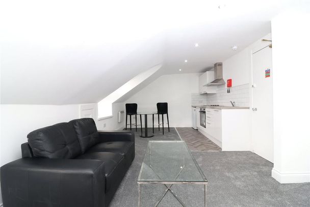 Studio to rent - Photo 1