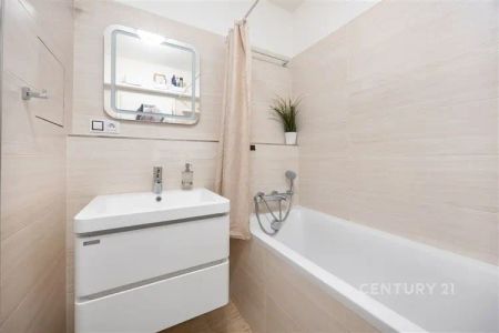 Slunný 2+kk s balkonem v Rezidenci Zelené město - Photo 4