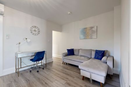 For Lease - 9 Humewood Court Unit# Building 1 Unit 5, Toronto, Ontario - Photo 3