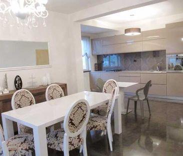 Apartament invaluit in rafinament! 4 camere, 150 mp parcare, zona strazii Iosif Vulcan! - Photo 1