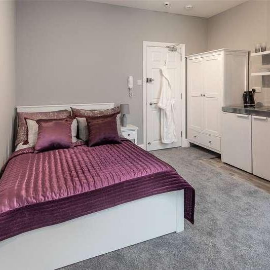 Flat B, St. Michaels Road, Aldershot, Hampshire, GU12 - Photo 1