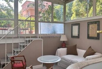 Villa-Parioli: Beautiful independent house with large private garden and terraces. Spacious living, formal dining, study-music room, sun room, 5 bedrooms, 4 bathrooms, parking. rif 163