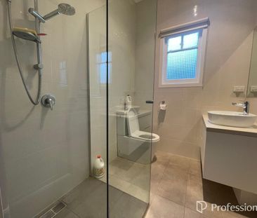 Renovated Family Home in Prime West Footscray Location - Photo 6