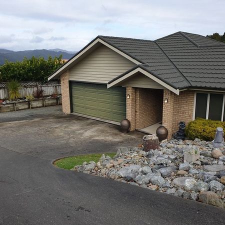 Modern, Spacious Family Home in Riverstone Terrace - Photo 5