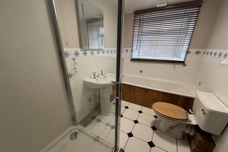3 Bedroom Detached To Let - Photo 5