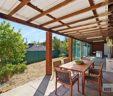 Spacious Family Home with Huge Outdoor Entertaining Area - Photo 6