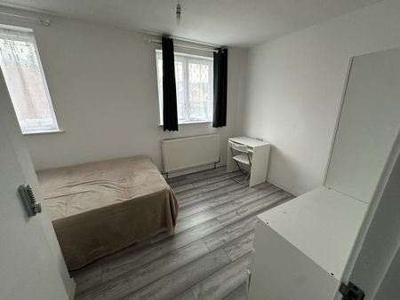 Room in a Shared House, Priory Street, E3 - Photo 2