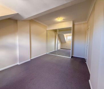 Unique Townhouse with Large Bedrooms - Photo 1