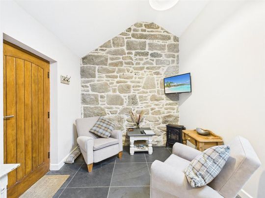 4 bedroom detached house to rent - Photo 1