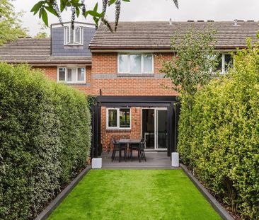 2 Bed Terraced House, Henley Drive, SE1 - Photo 2