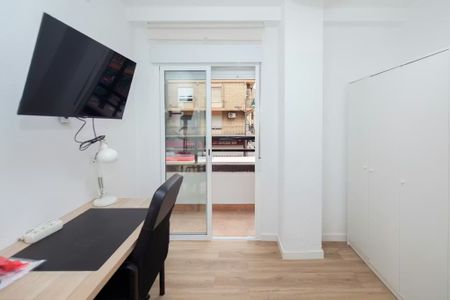 Carrer de Linares, Valencia, Valencian Community 46018 - Photo 2