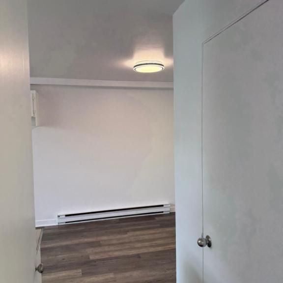 51/2 a Boisbriand dispo 1octobre2025 les inclus : internet 2 stationnements, Loker, Thermopompe - Photo 1