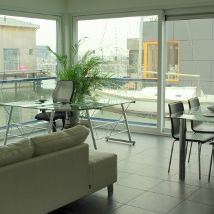 In Amsterdam on the waterfront a part of a fully furnished modern under architecture built studio in a watervilla to let. - Photo 1