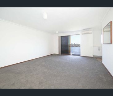 Two Bedroom Apartment with City & River Views - Photo 2