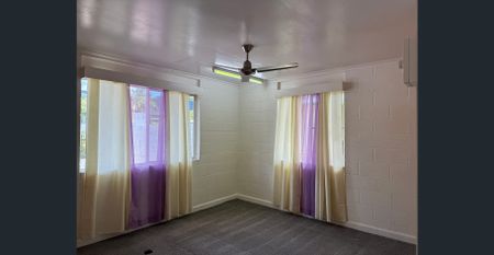 LARGE FAMILY HOUSE- 4 BEDROOMS-1 BATHROOM & POOL - Photo 4