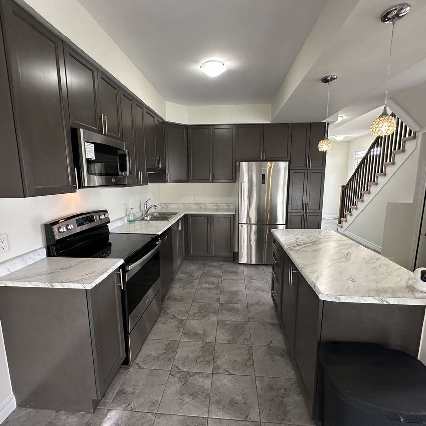 For Lease - 40 Kingsborough Dr Drive, Hamilton, Ontario - Photo 1