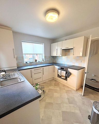 3 bedroom semi-detached house to rent - Photo 5