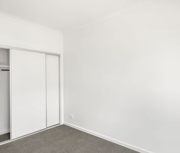 2 Bedroom Townhouse in Prime Location! - Photo 4