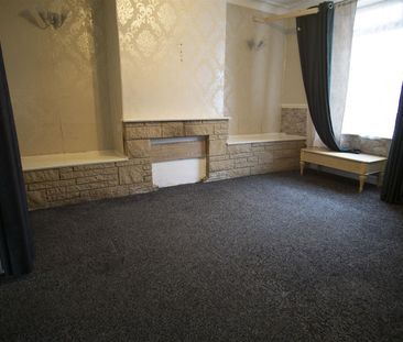 3 Bed House to Let on Calverley Street, Preston - Photo 3