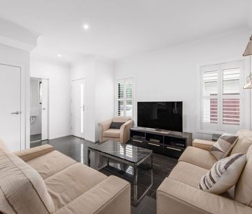 Immaculate Townhouse with Large Courtyard - Photo 2