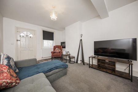 2 bedroom terraced house to rent - Photo 2