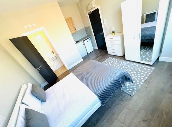 Room in a Shared House, Larbert Road, SW16 - Photo 1