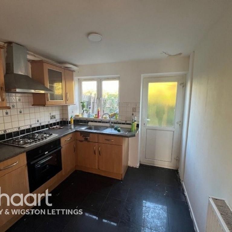 3 bedroom semi-detached house to rent - Photo 1