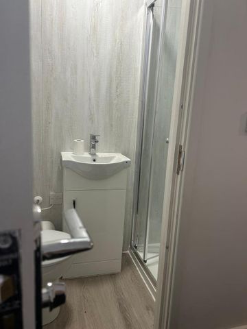 1 bedroom in a house share to rent - Photo 5