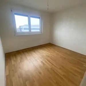 Ab 1.10. - Klimatisierte 1-1/2-Zimmer-Dachgeschoßwohnung mit Fernblick am Genochplatz - Photo 1