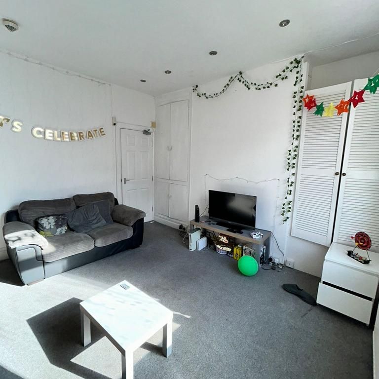 5 bedroom terraced house to rent - Photo 1