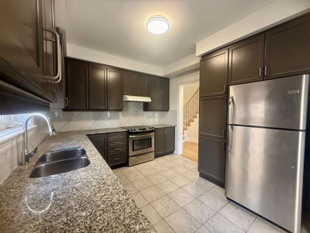 For Lease - 165 Paradelle Drive, Richmond Hill, Ontario - Photo 3