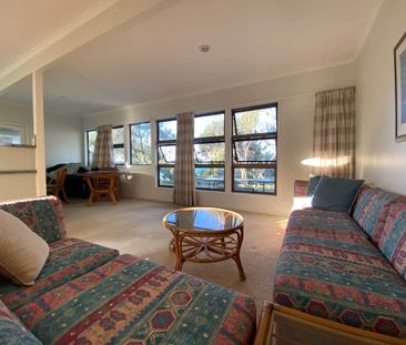 Fully Furnished Beachfront Retreat in Currimundi! - Photo 1