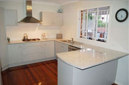 Comfortable 3 Bedroom Home in Aspley! - Photo 2