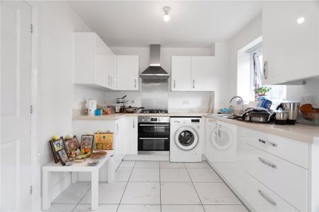 3 bedroom semi-detached house to rent - Photo 5
