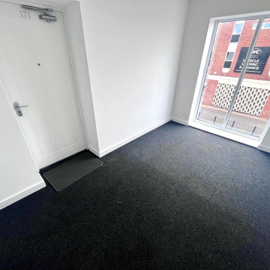 2 bedroom Flat To Let - Photo 1