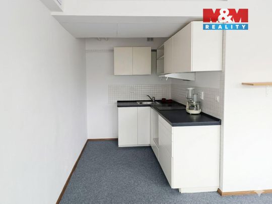 Pronájem bytu 1+kk, garsoniery 30 m², Hradec Králové - Photo 1