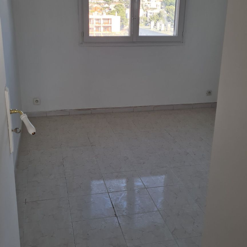 Appartement 3 pièces 56m2 MARSEILLE 15EME 820 euros - Photo 1