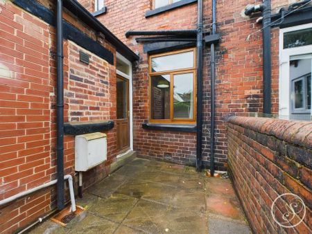 2 bedroom terraced house to rent - Photo 4