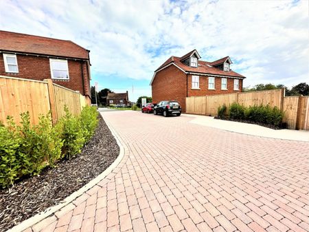 A 3 Bedroom Semi-Detached House Instruction to Let in Hailsham - Photo 4