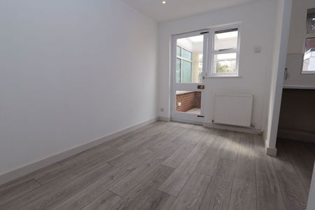 Lakeland Crescent, Bury - Photo 2