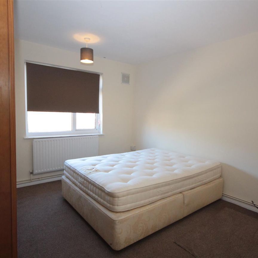 2 bedroom Flat to let - Photo 1