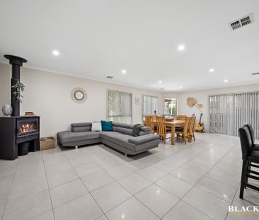 8 Tankee Place, Queanbeyan NSW 2620 - House For Rent | Domain - Photo 5