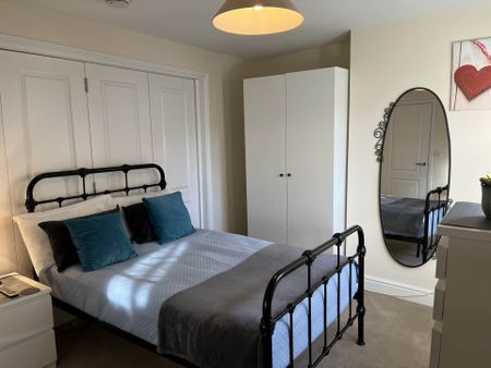 Room 4, Willowbrook, Great George Street, Godalming - Photo 5