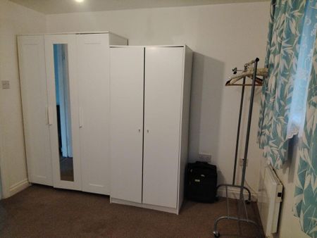 2 bedroom flat to rent - Photo 5
